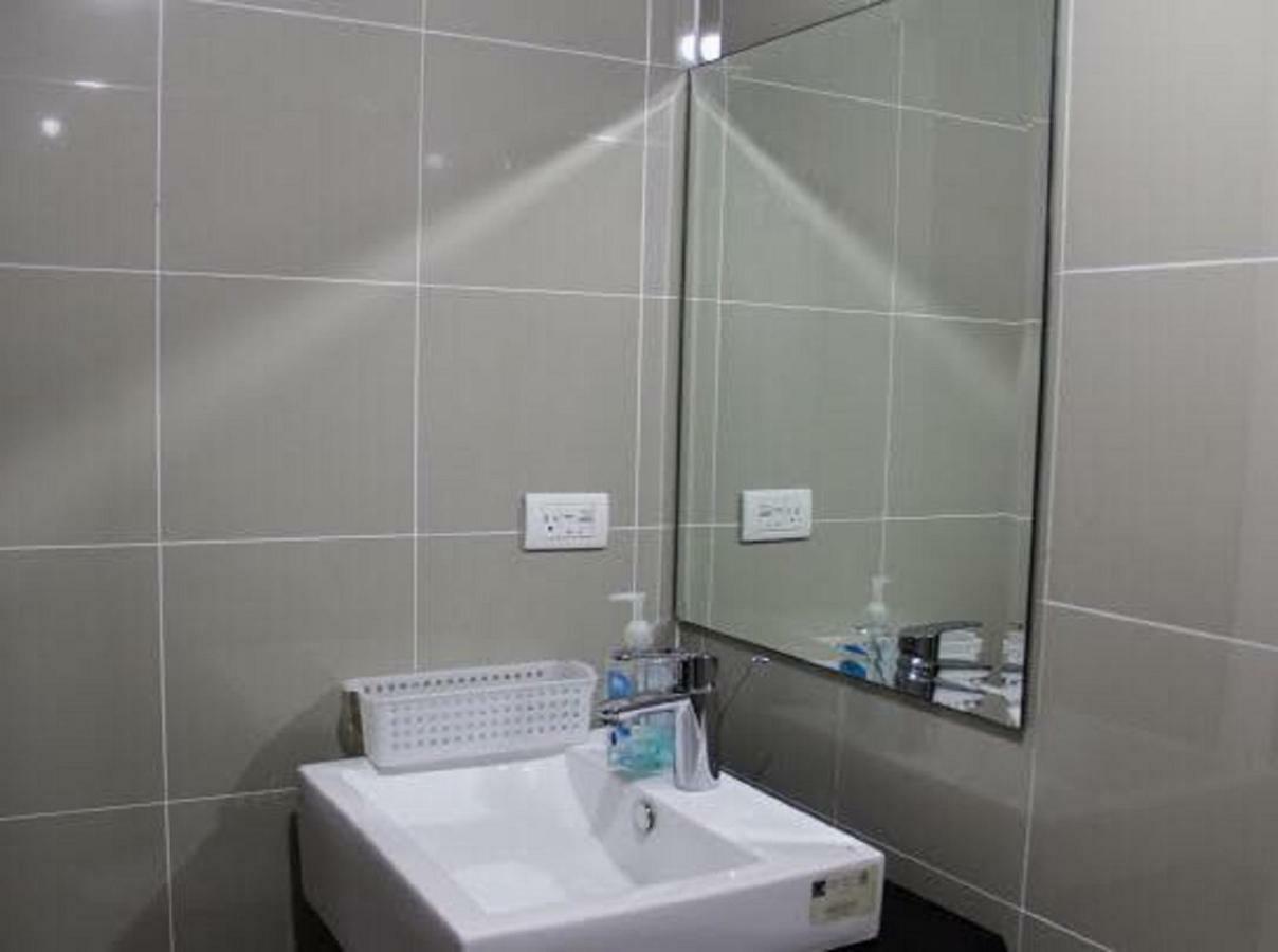 Cubao Manhattanheights Unit 7Ef Tower B, 1Br Manila Bagian luar foto