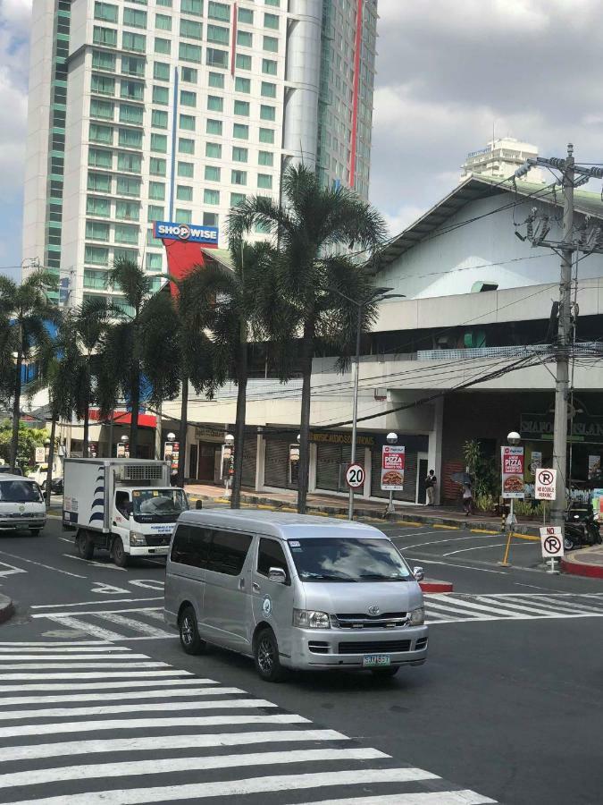 Cubao Manhattanheights Unit 7Ef Tower B, 1Br Manila Bagian luar foto